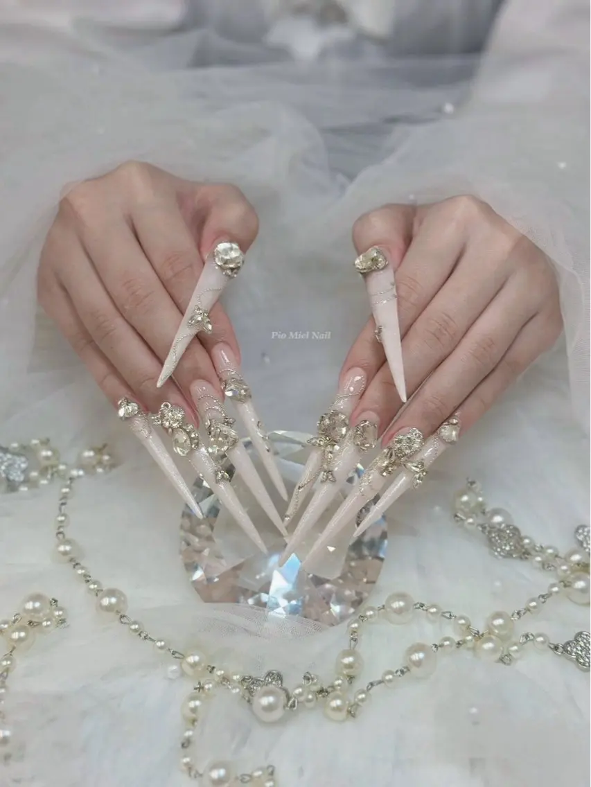ネイル ハンドネイル HANA 長さだしのネイルデザイン