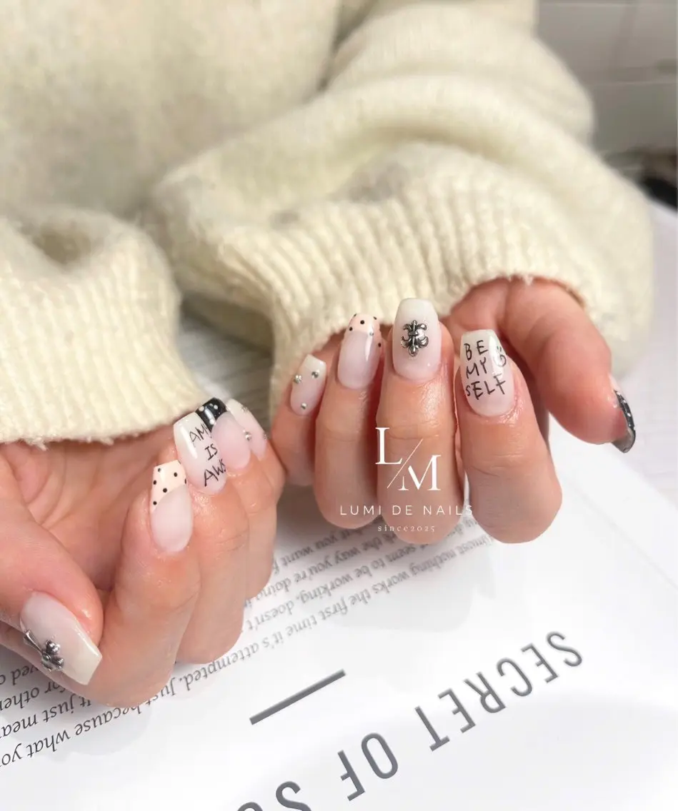ネイル グラデーション ラメ(グリッター) マグネットネイル ミラーネイル ニュアンスネイル ハンドネイル Lumi de nailsのネイルデザイン