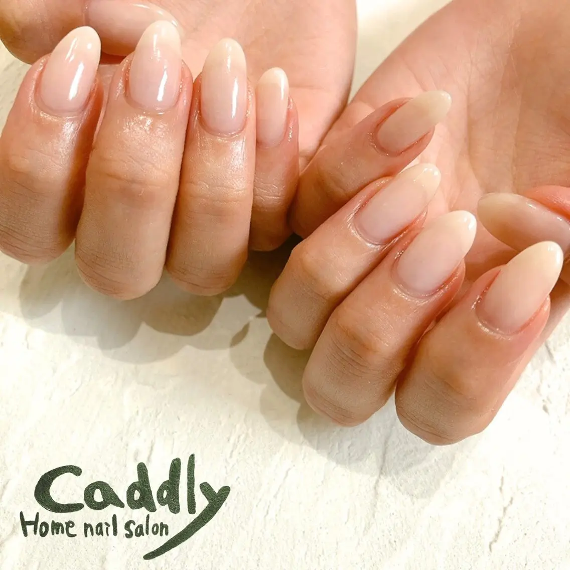 ネイル グラデーション オフィスネイル ワンカラーネイル ホワイト ハンドネイル caddly naoのネイルデザイン