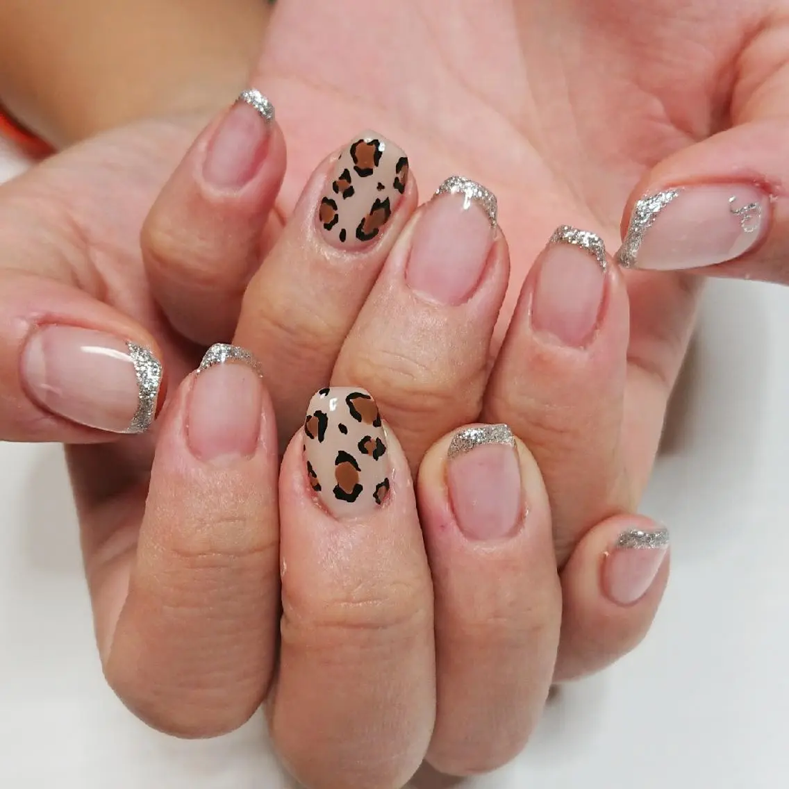 ネイル フレンチネイル ラメ(グリッター) シルバー ハンドネイル Lilith Nailのネイルデザイン