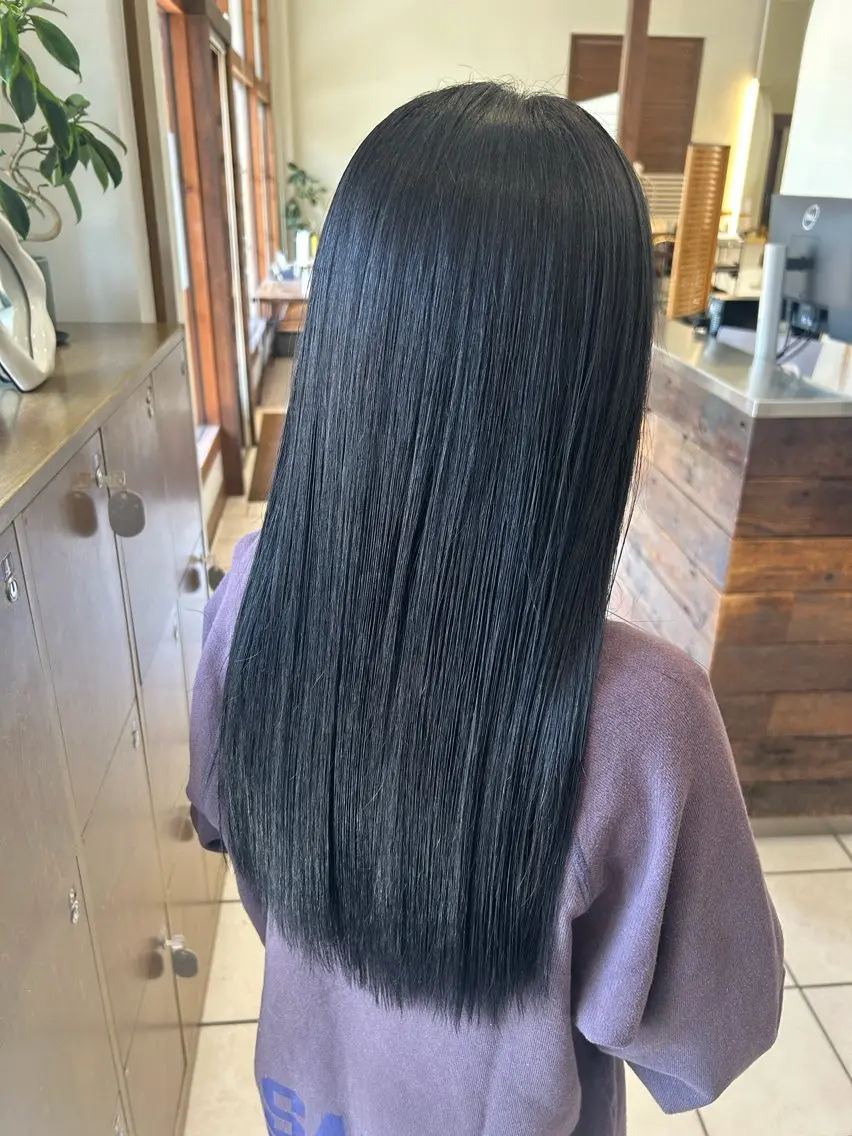ロング カラー 黒髪 ブルーカラー ブルーブラック ヘアカラー 杉原 萌々香のヘアスタイル