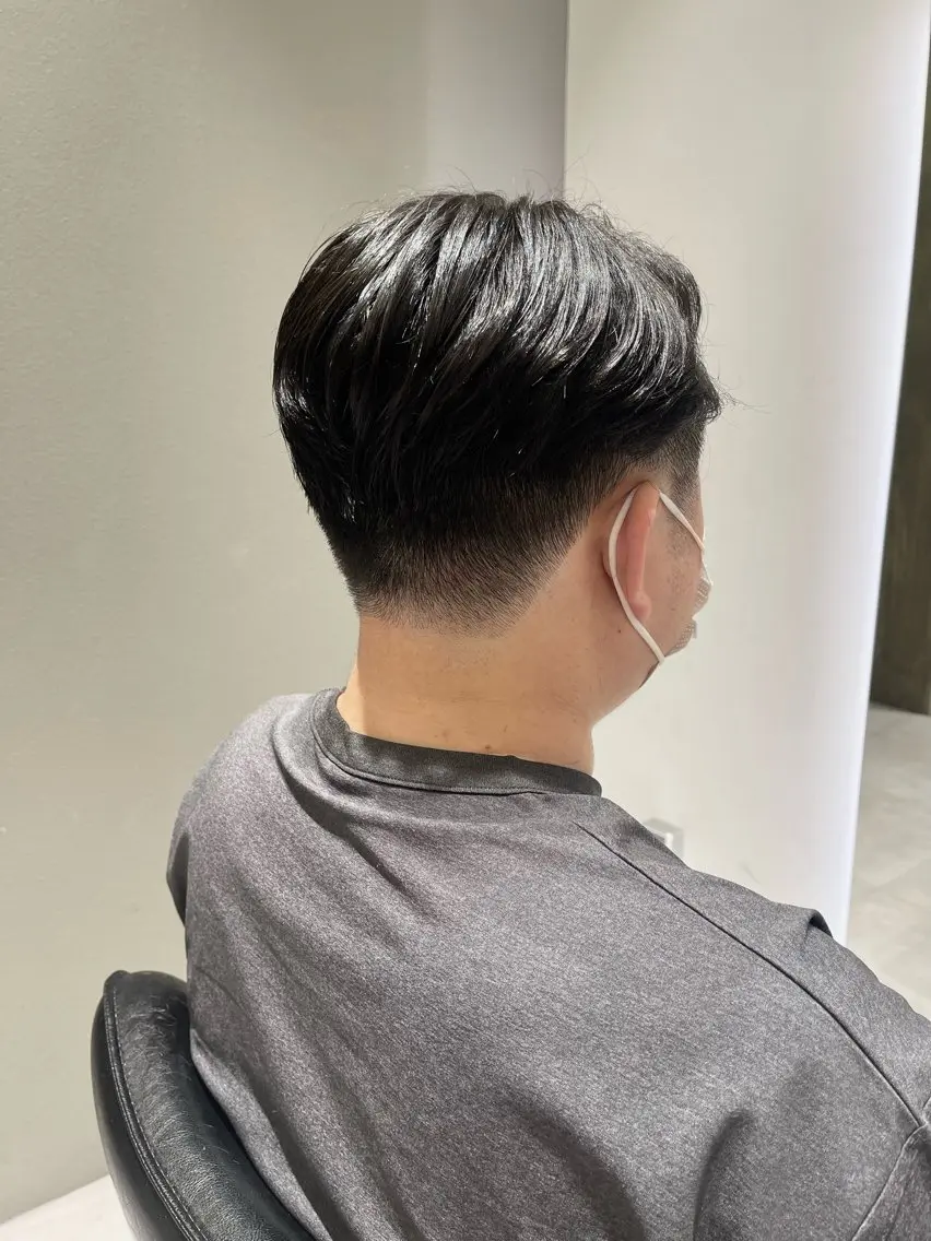 メンズ ビジネス センターパート カット Vale YUSUKEのヘアスタイル