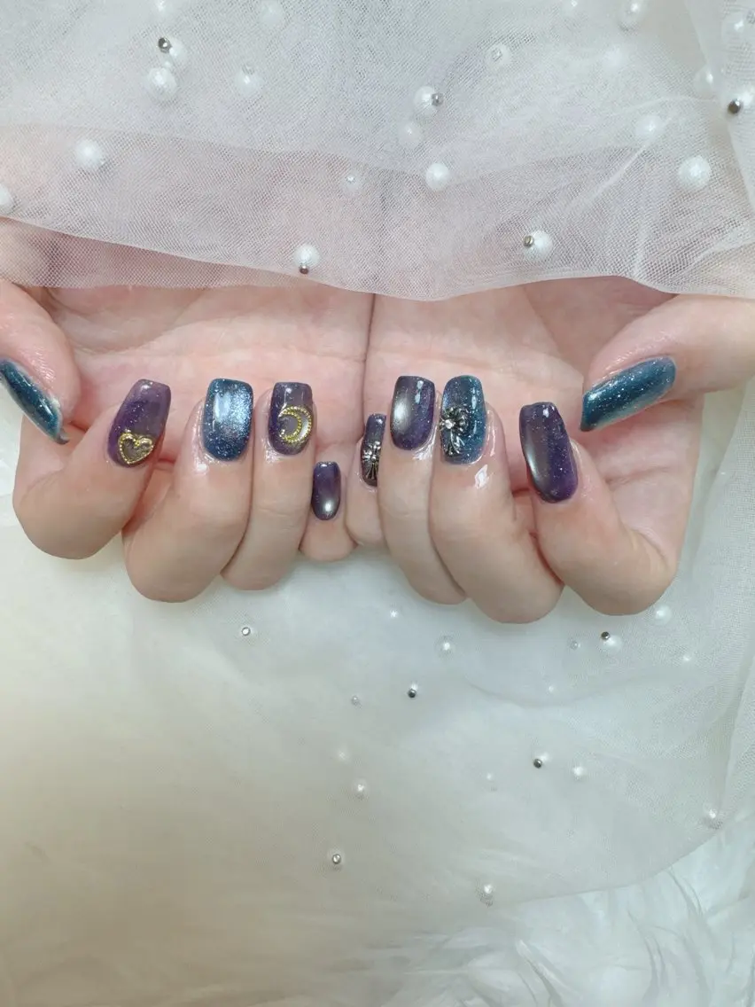 ネイル フレンチネイル ガラスフレンチ キラキラネイル マグネットネイル マグネットフレンチ Queeens nailのネイルデザイン