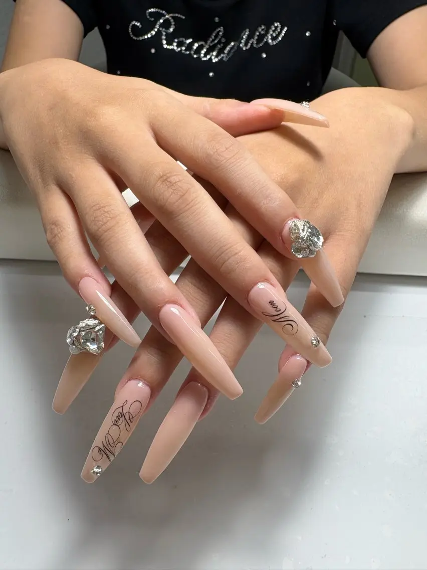 ネイル PEEKABOO京橋 HINATAのネイルデザイン