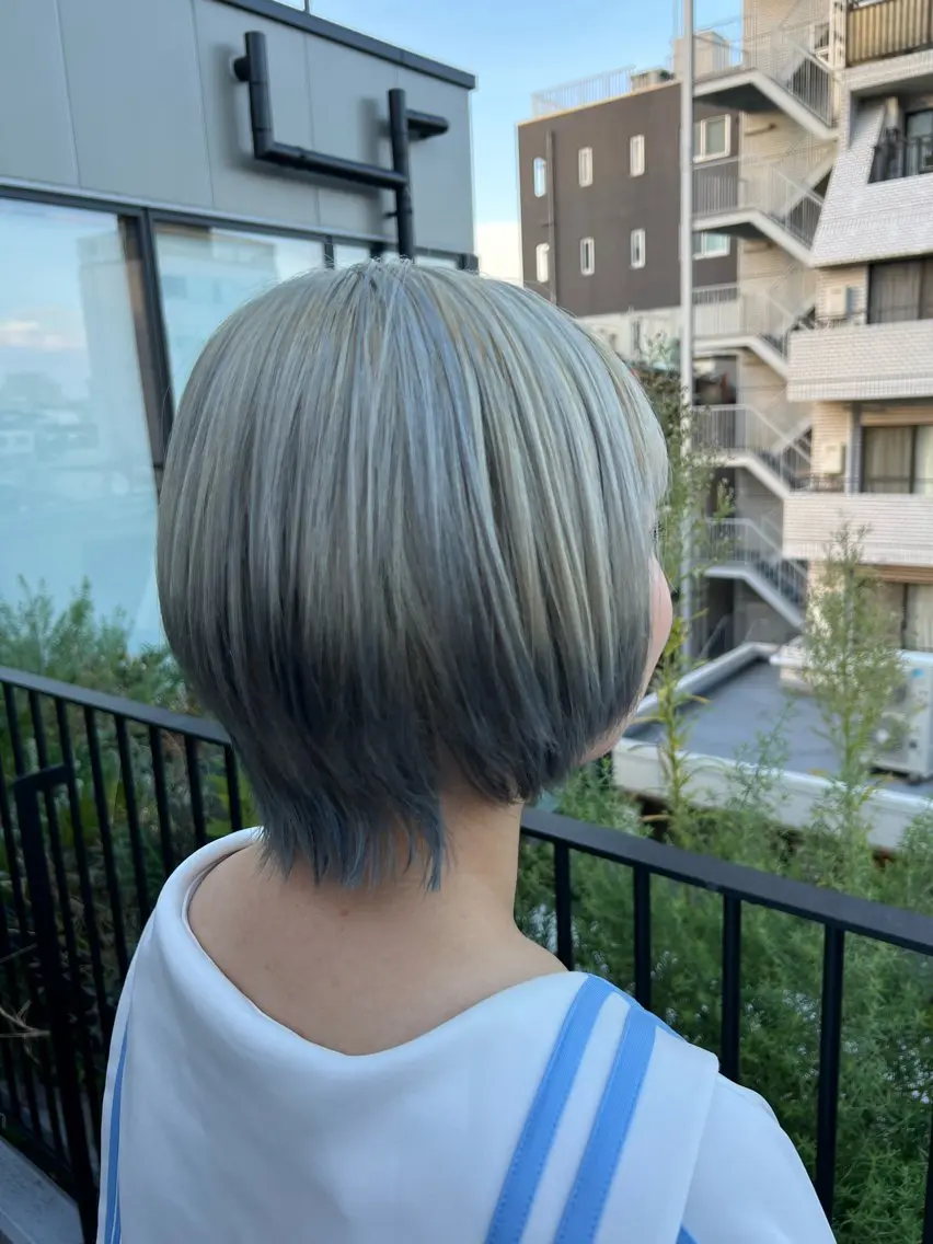 ショート カラー ベージュカラー ダークグレー ホワイトベージュ ショートヘア ウルフカット 🍇おぐら めぐみ🍇のヘアスタイル