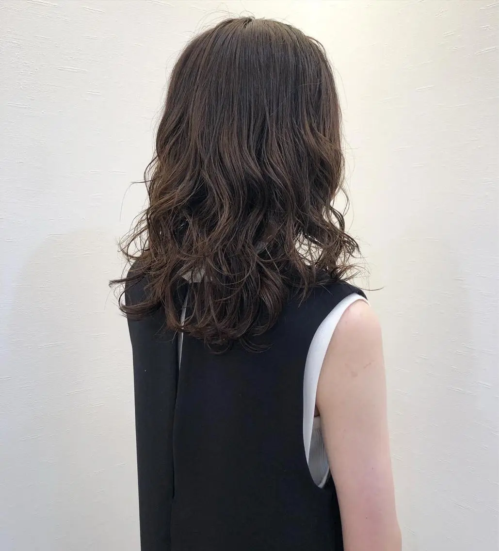 パーマ ツノガイ エリのヘアスタイル