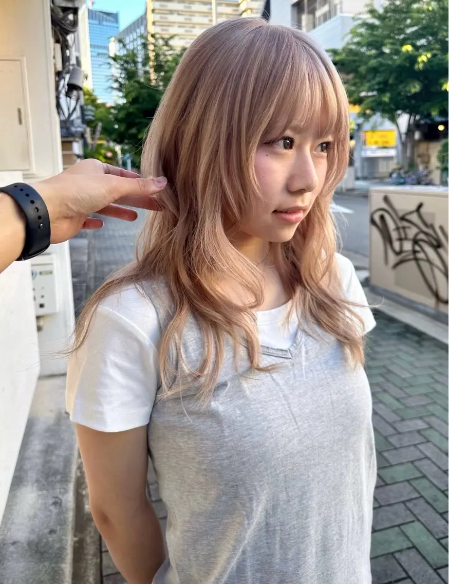 セミロング カラー ベージュカラー ハイトーンカラー ミルクティーベージュ ホワイトベージュ ハイレイヤー カット ヘアカラー パーマ /レイヤー 榛地渉馬 /矢場町のヘアスタイル
