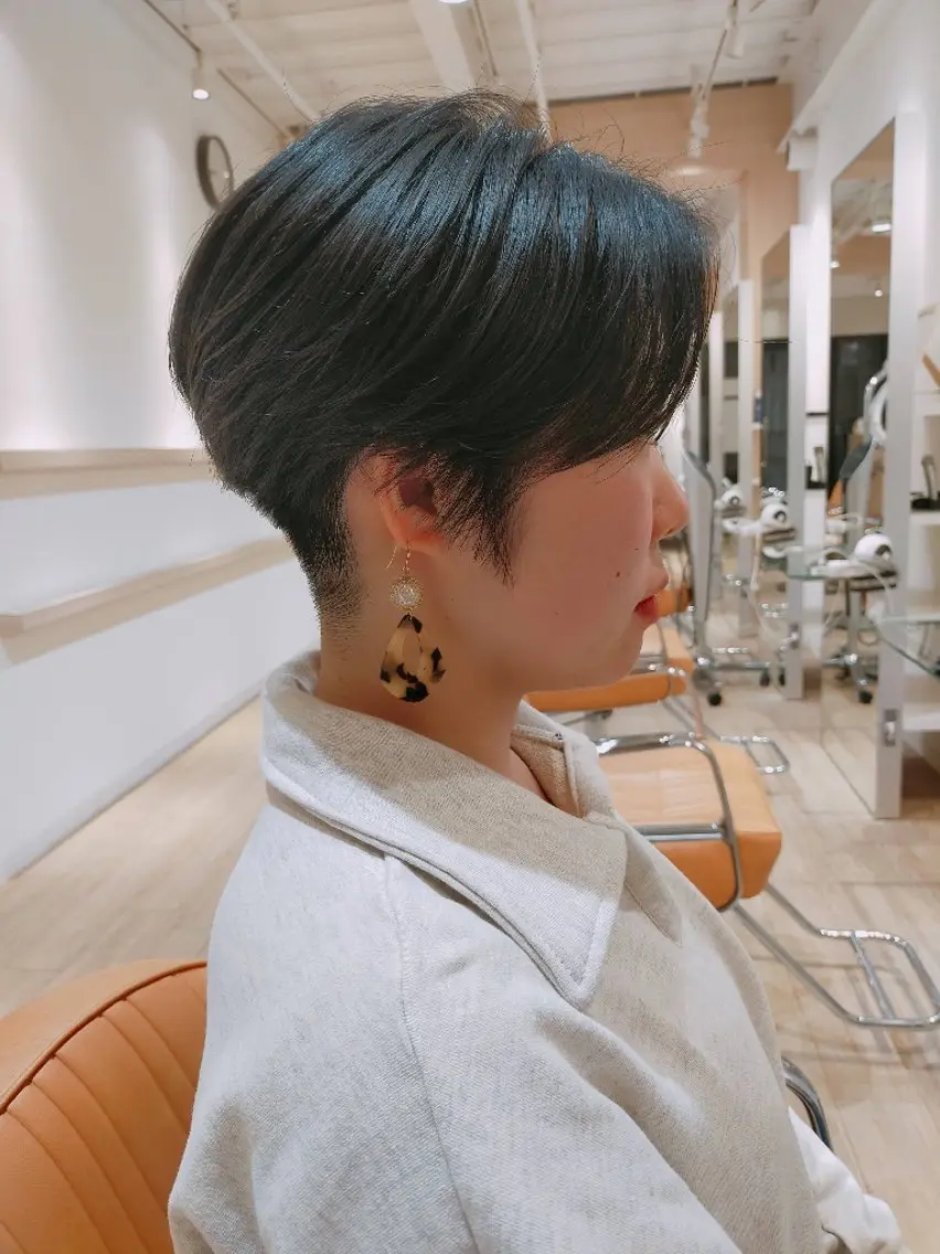 ショート アクツ シズカのヘアスタイル