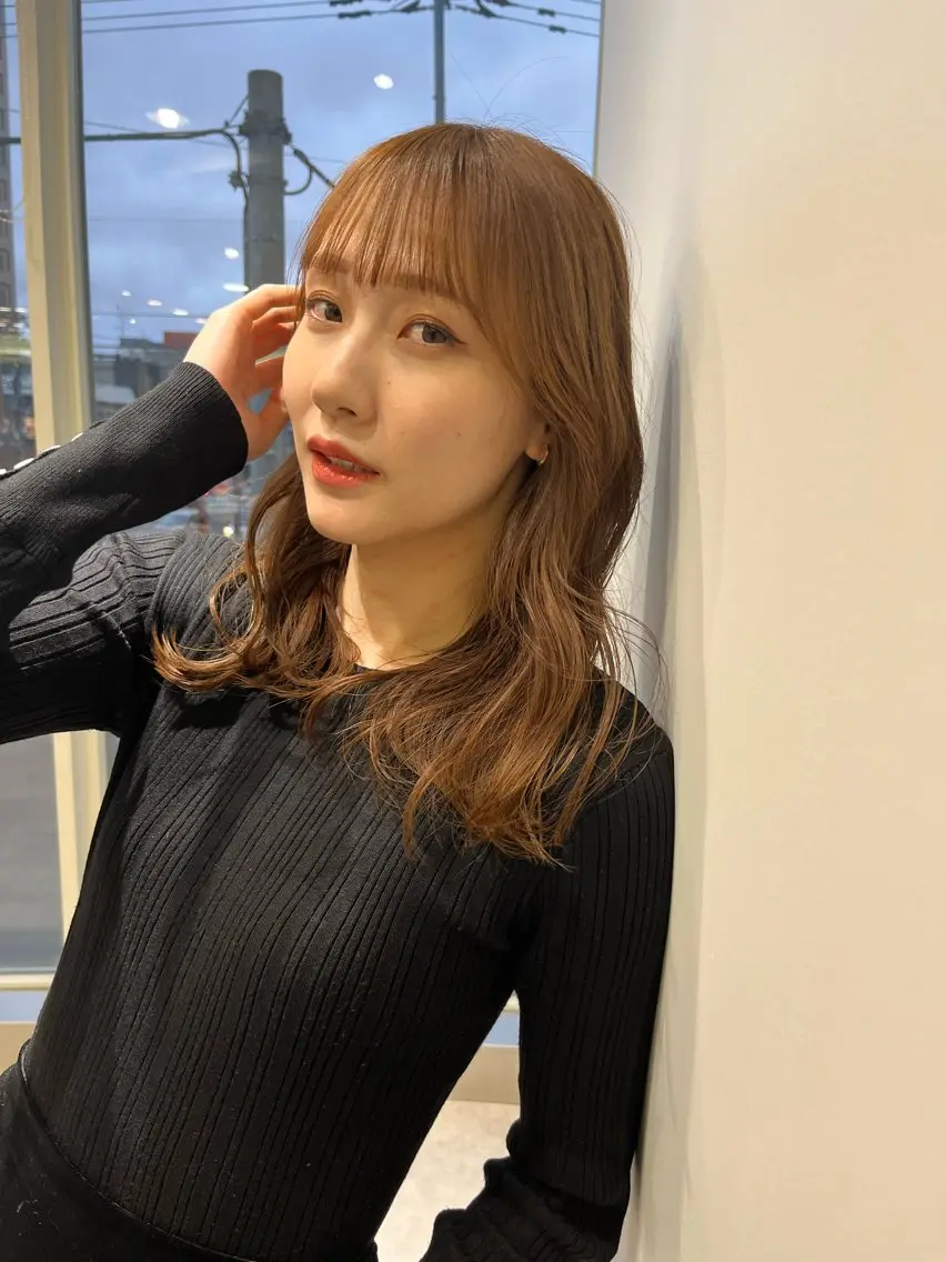 ミディアム 顔周りカット レイヤーカット cana 札幌レイヤースタイルのヘアスタイル