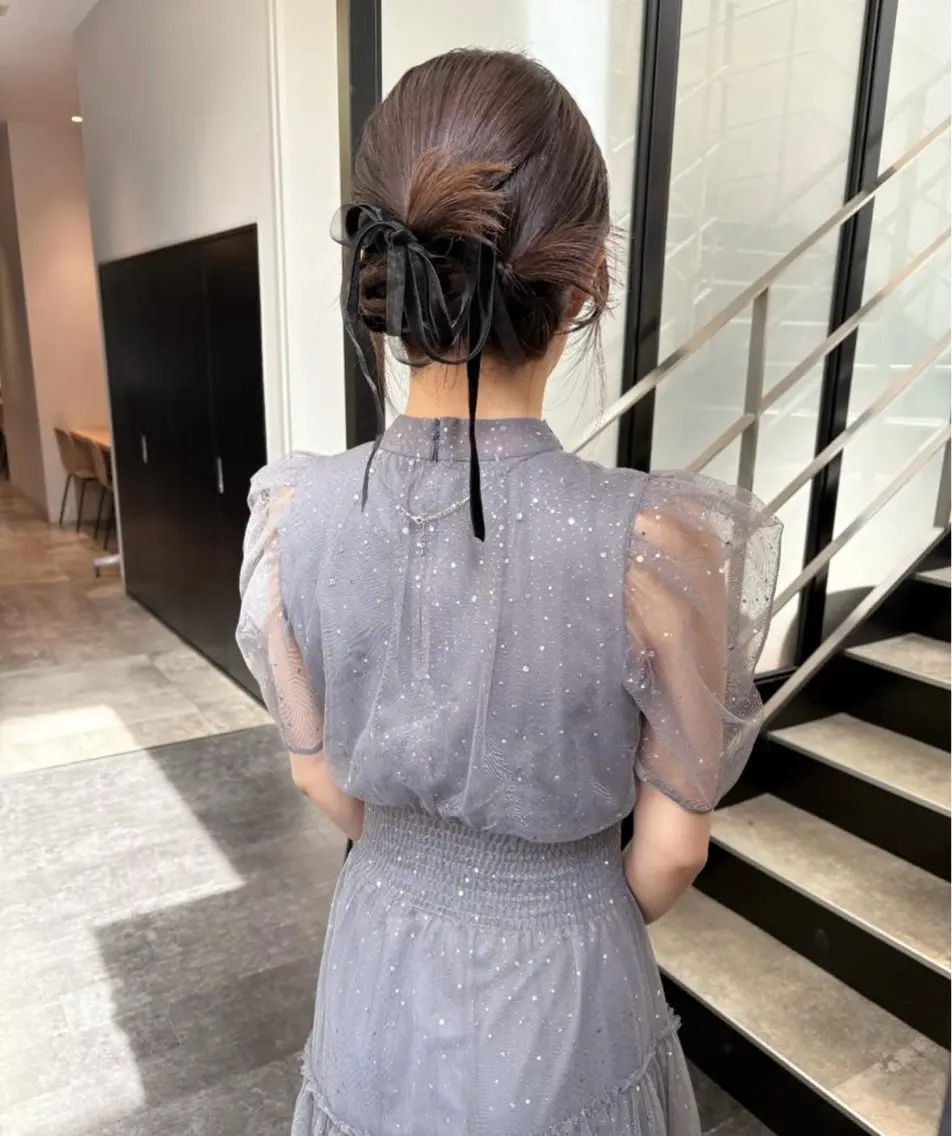 セミロング ヘアアレンジ 結婚式・ブライダル mao | 柔らか艶カラー🫧のヘアスタイル