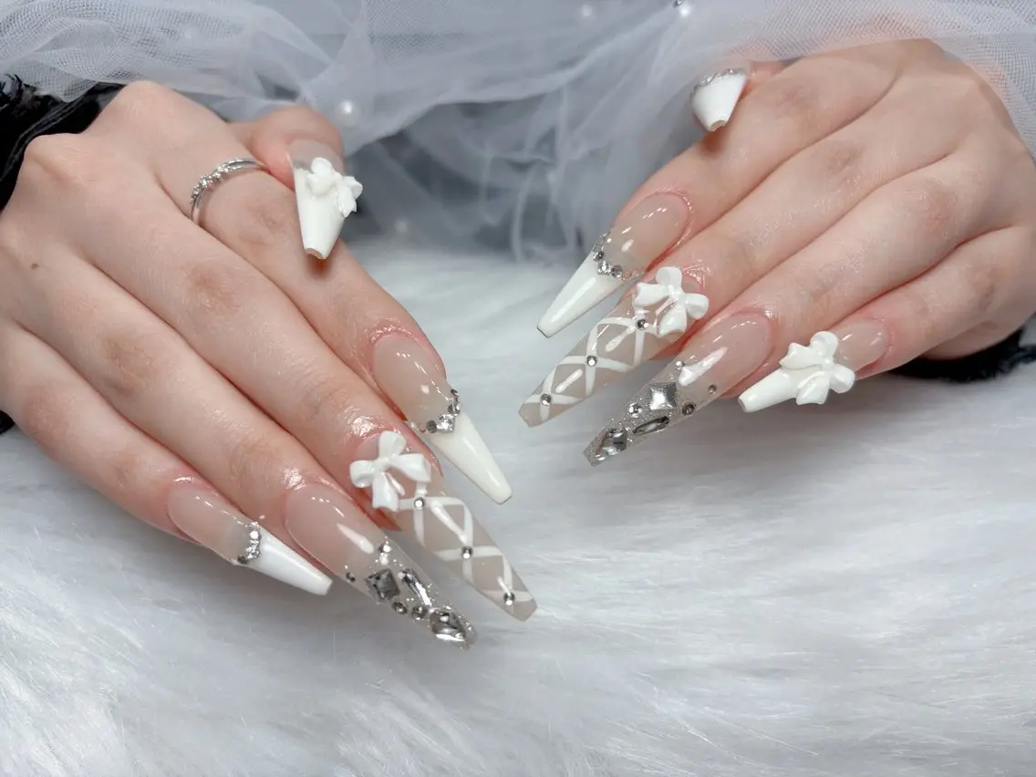 ネイル アートネイル 長さ出し ジェルネイル 韓国ネイル マグネットネイル ハンドネイル Cloudy Chan Nailのネイルデザイン