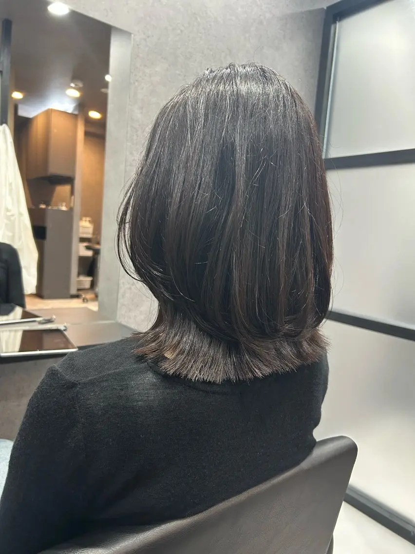 ミディアム くびれヘア レイヤーカット 佐野 彩音のヘアスタイル