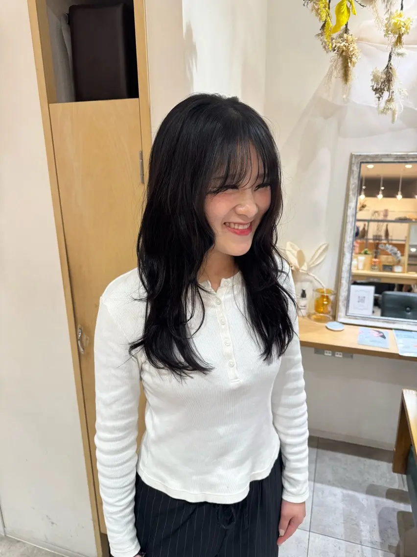 ロング 顔まわりレイヤー 韓国風ヘア レイヤーカット ロング おくれ毛 カット 景山 きずなのヘアスタイル