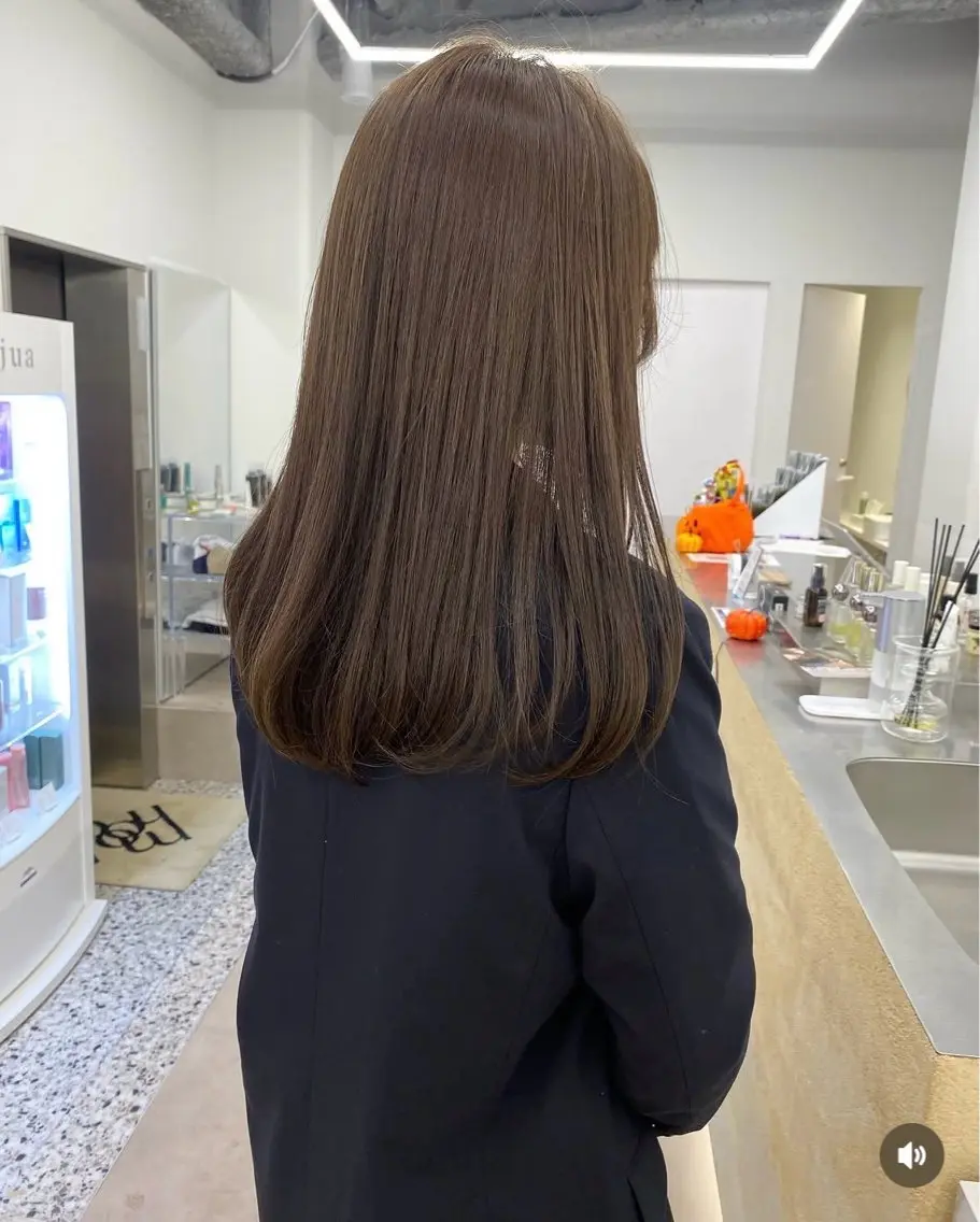 セミロング カラー ベージュカラー ヘアカラー 艶カラー hinaka.のヘアスタイル