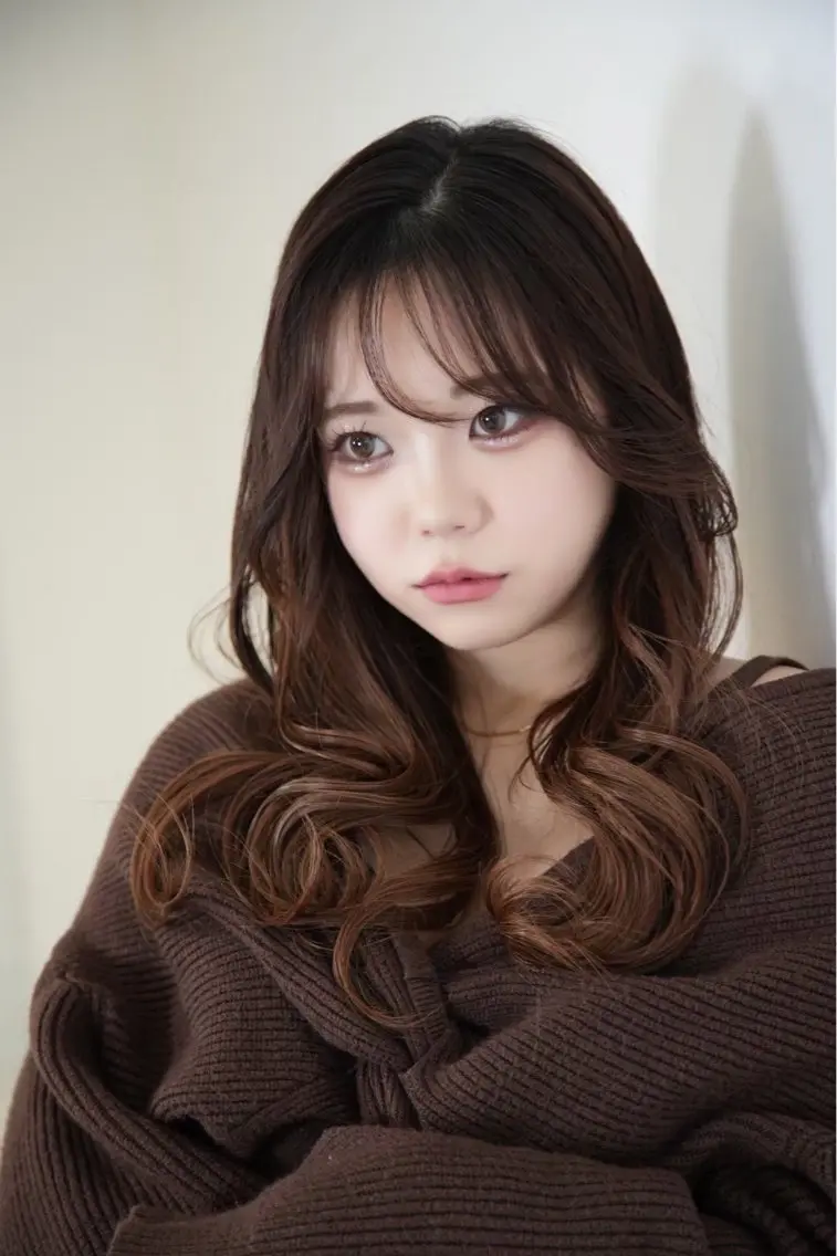 ミディアム カラー ブリーチ 透明感カラー ブリーチなしカラー ヘアカラー トリートメント 🔥メンズ極🔥韓国 シャドウ/波巻き柿崎のヘアスタイル