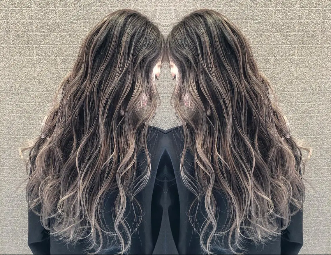 セミロング カラー ヘアアレンジ シールエクステ バレイヤージュ デザインカラー ハイライトカラー エクステ アンドウ ユウ/ レイヤーカット/韓国のヘアスタイル