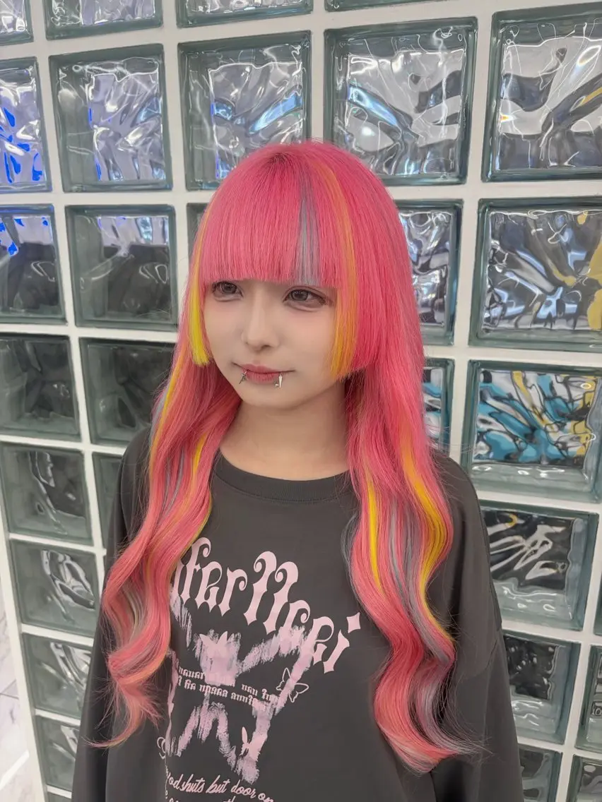 ロング ヘアカラー エクステ 三尾 樺緒のヘアスタイル