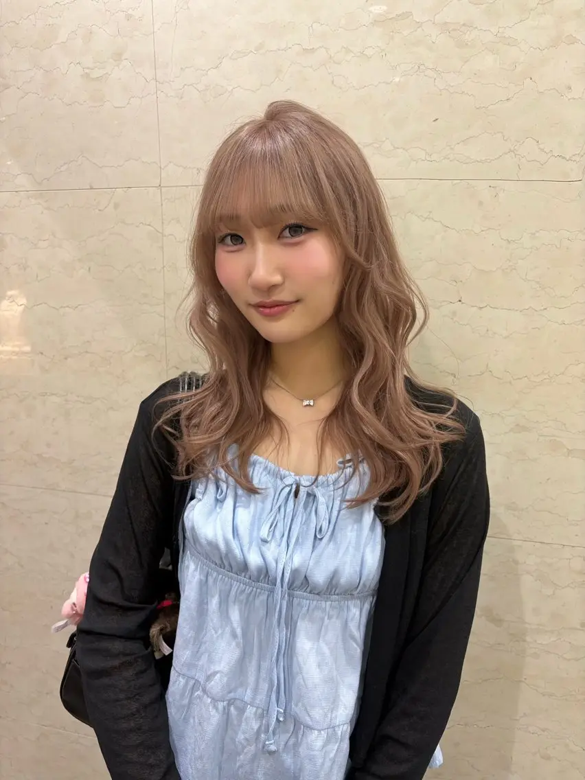 セミロング カラー ベージュカラー ミルクティーベージュ ‘AXIS栄ガスビル Hinataのヘアスタイル