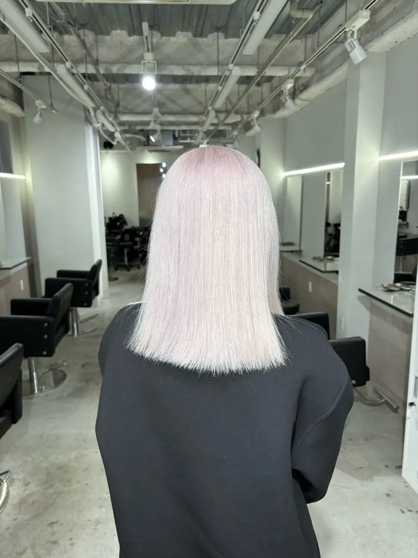 セミロング カラー noa 寒色系カラーブリーチのヘアスタイル