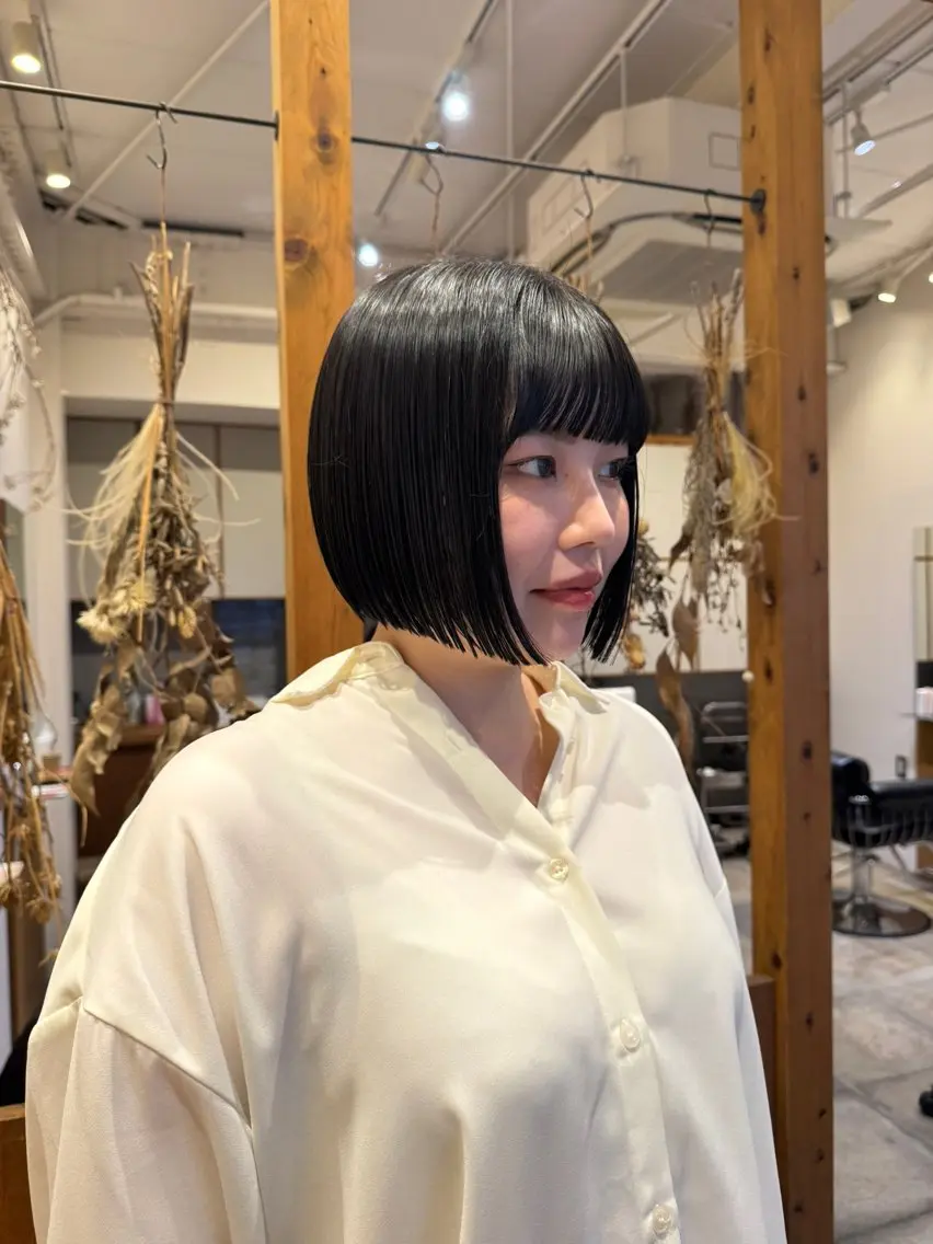 ショート カラー 切りっぱなしボブ ボブ カット ヘアカラー トリートメント ENIF 大島 芽生のヘアスタイル