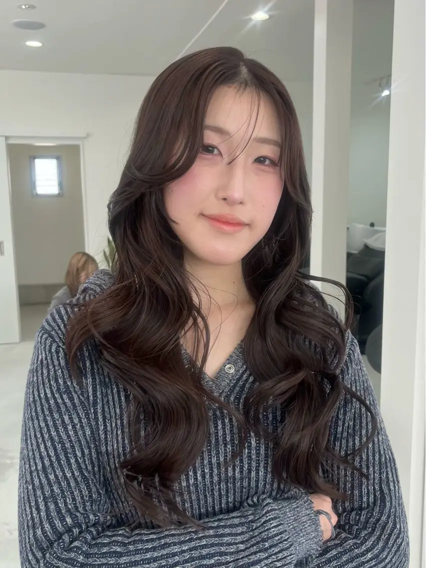 ロング チョコレートブラウン カット ヘアカラー トリートメント 🟣niw SHUNNA🟣のヘアスタイル