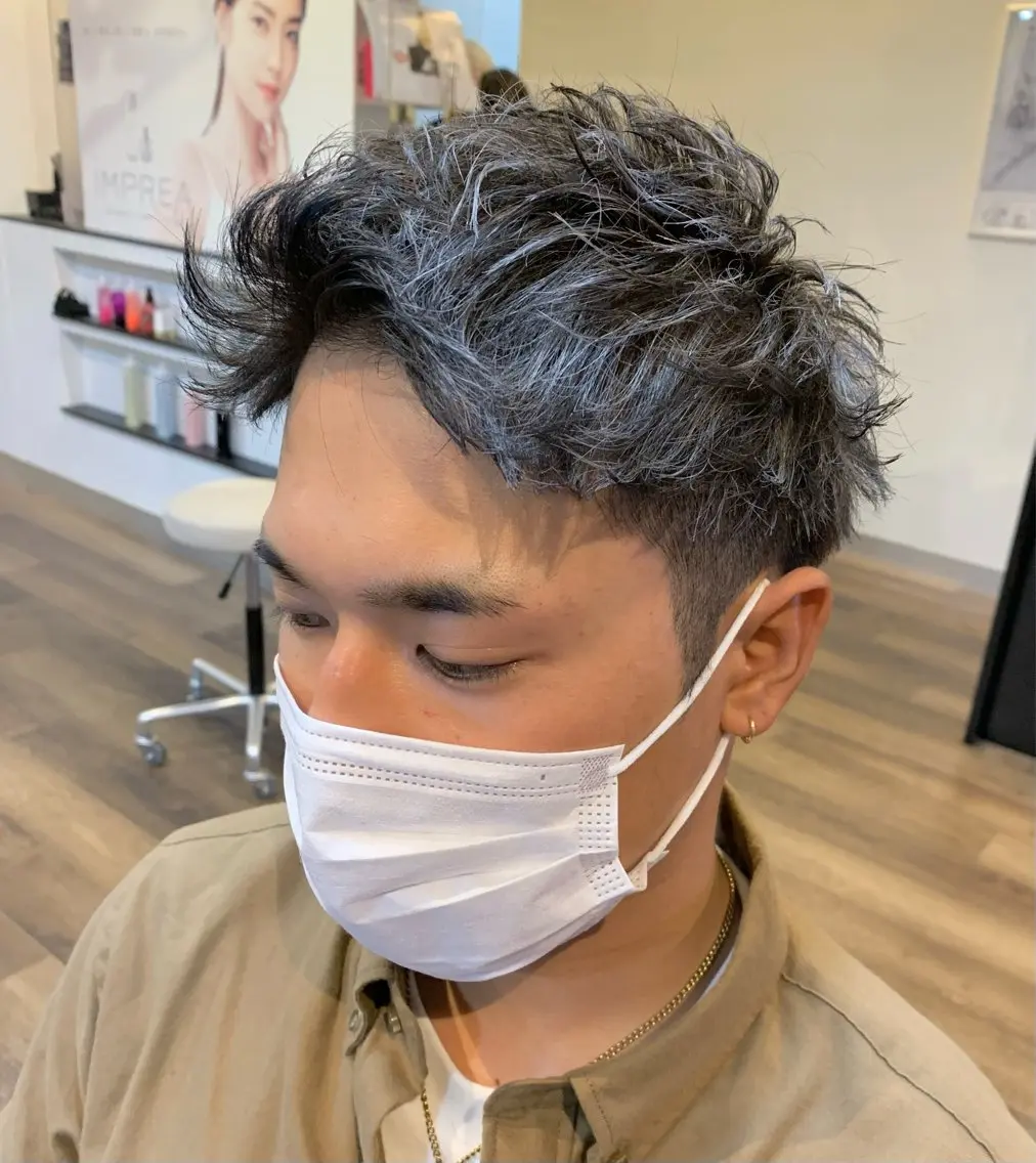 カラー メンズ メンズハイライト メンズショート ハイライトカラー カット ヘアカラー 【艶カラー】 STYLE 和泉俊希のヘアスタイル