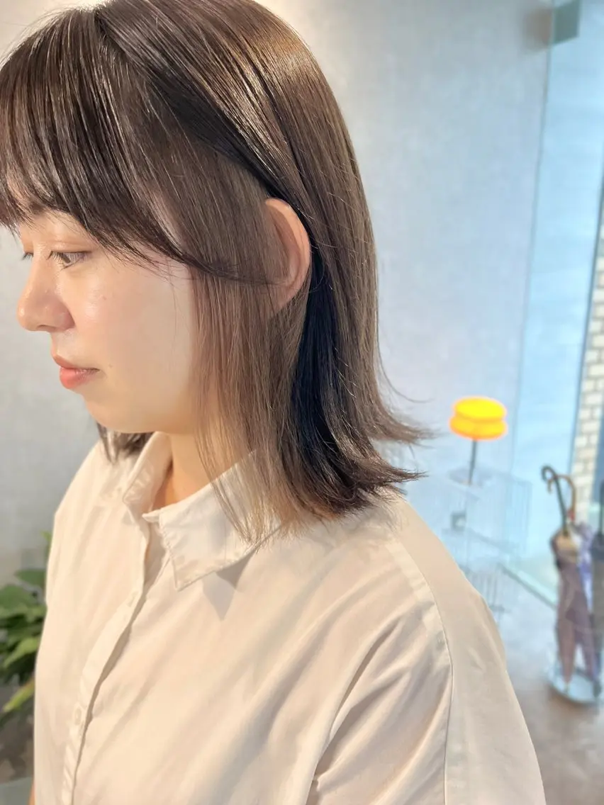 ミディアム カラー ベージュカラー インナーカラー ホワイトベージュ カット ヘアカラー トリートメント 城 慎太郎のヘアスタイル