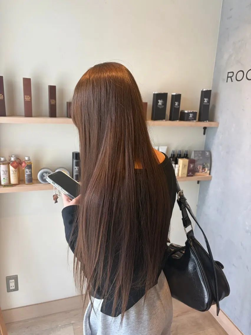 ロング ヘアカラー アイナ ROCCOのヘアスタイル