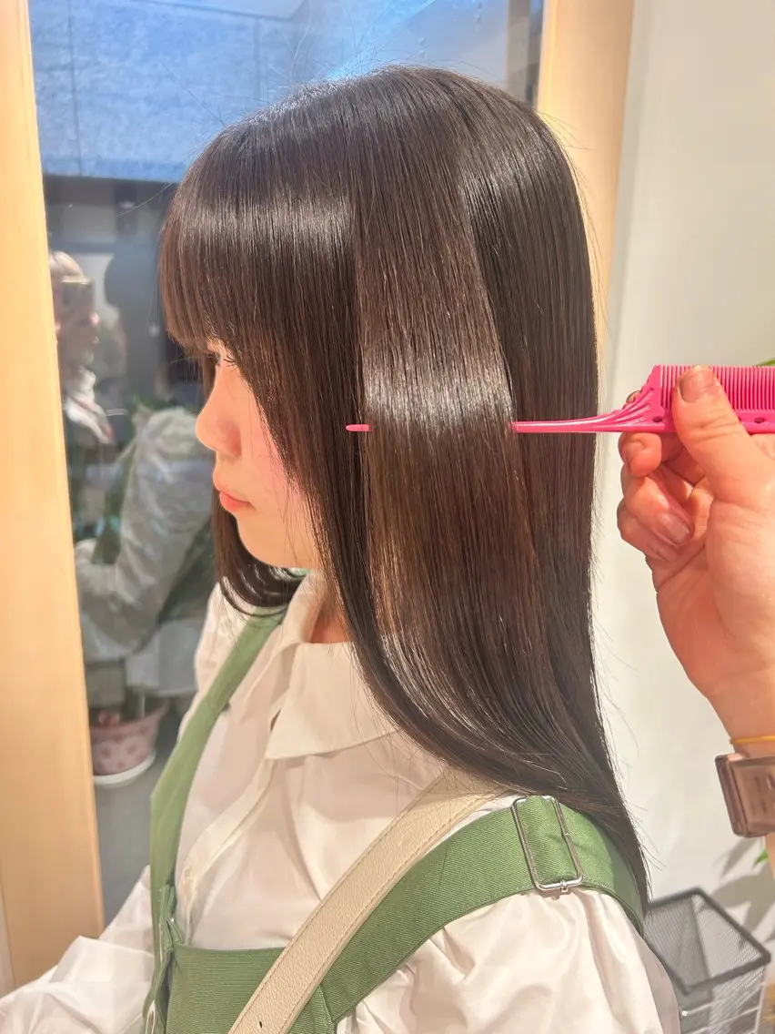 セミロング パーマ セミロングパーマ 髪質改善 ストレートパーマ 暖色カラー 奥村陽花のヘアスタイル