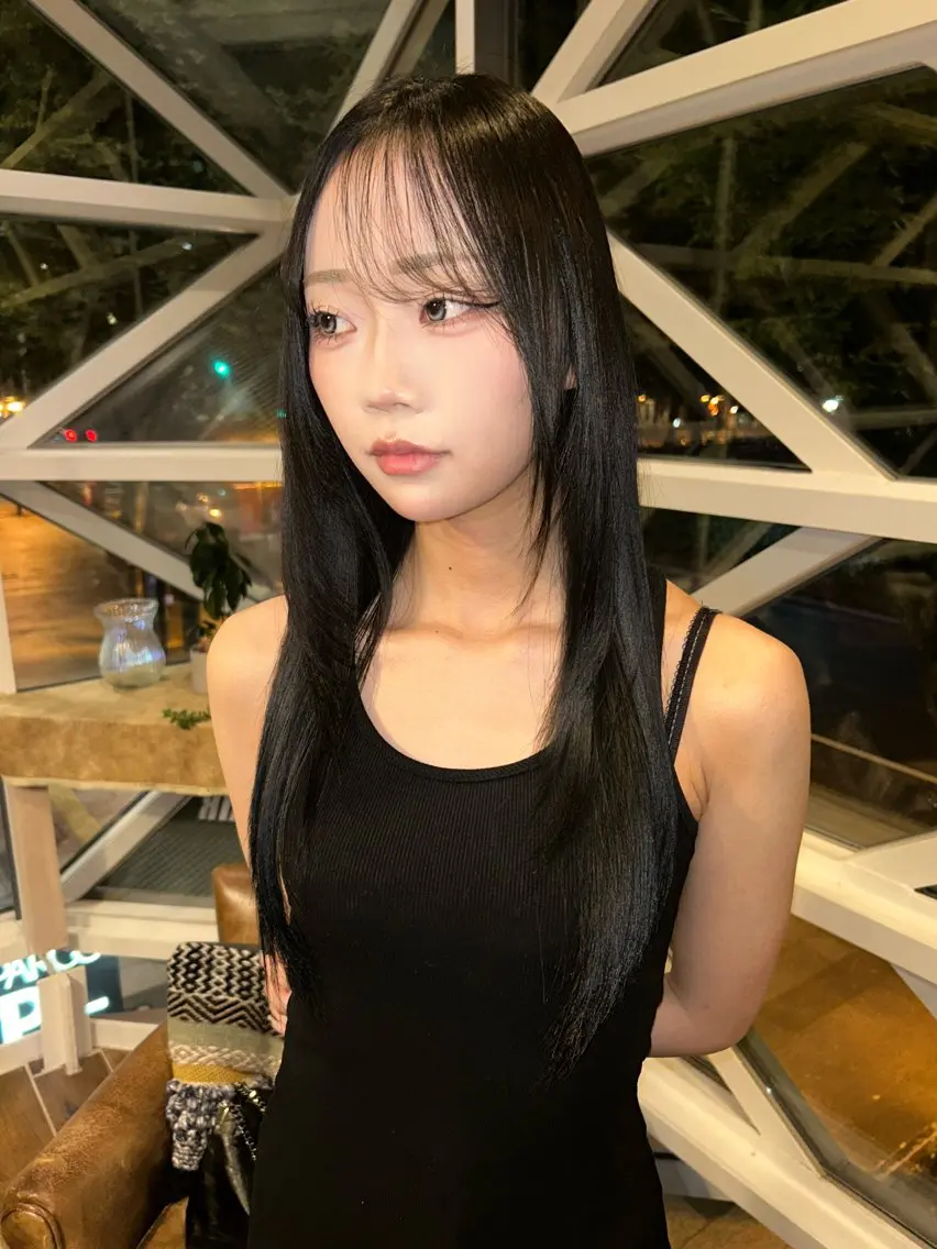 ワンカラーモデル (女性のみ)の写真