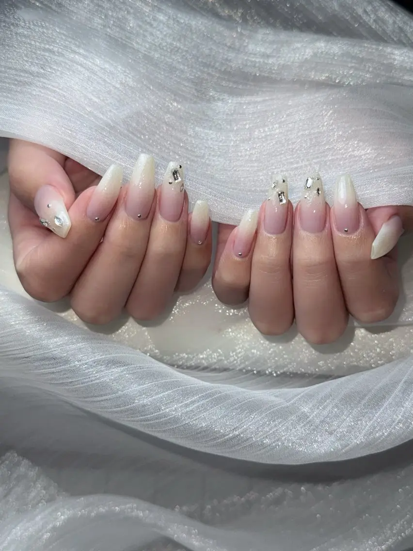 ネイル チークネイル フレンチネイル グラデーション 韓国ネイル マグネットネイル Hana Nailのネイルデザイン