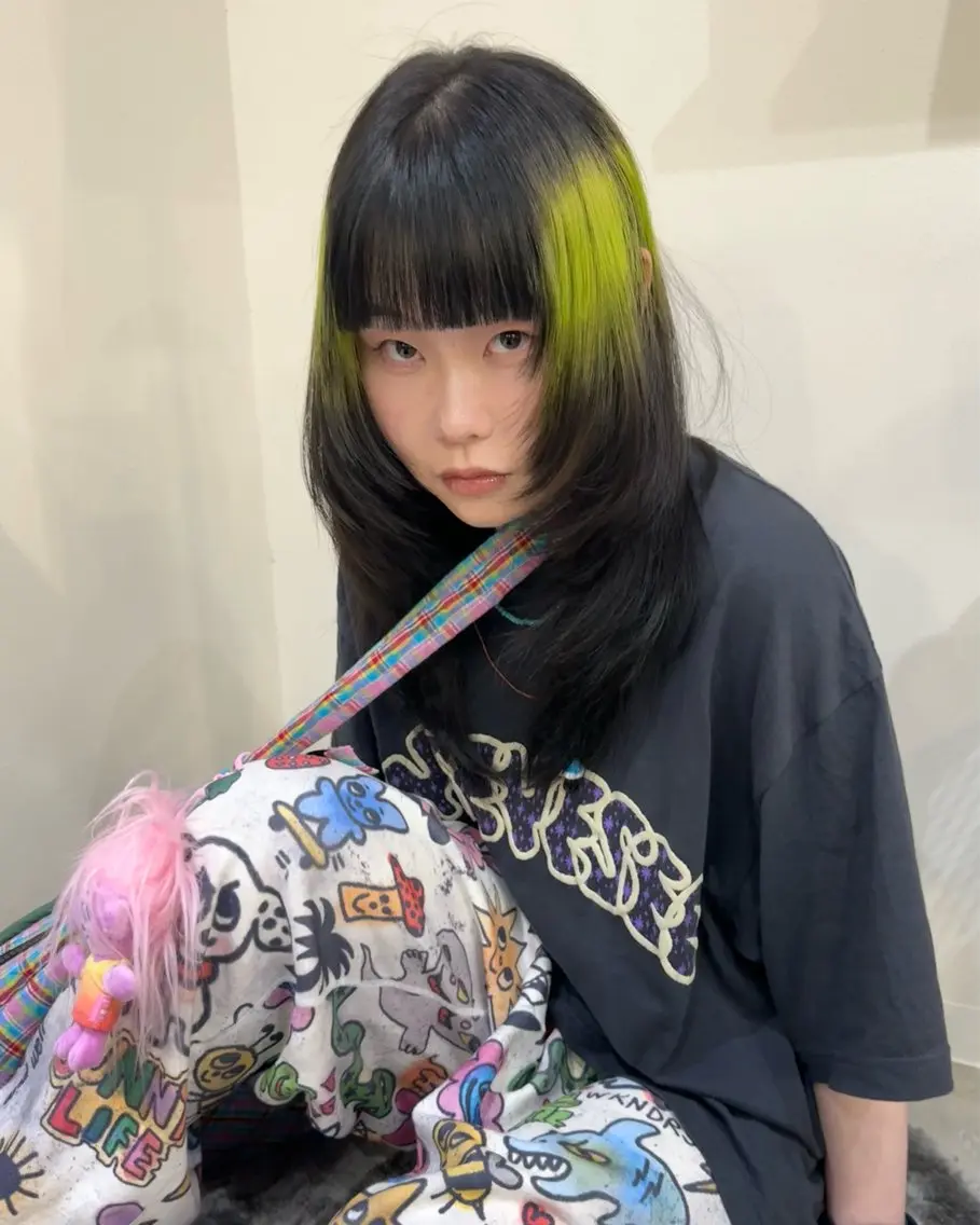 セミロング ブリーチカラー yuraraのヘアスタイル