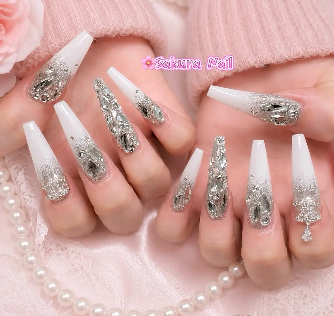 ネイル アートネイル オーロラネイル ボルドー チークネイル フレンチネイル ハンドネイル Sakura Nail Salonのネイルデザイン