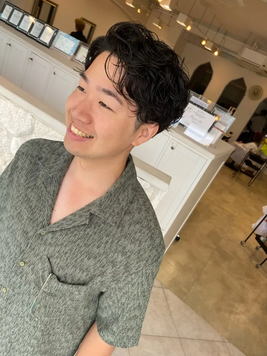 ショート パーマ メンズ カット パーマ 饒平名 知也のヘアスタイル