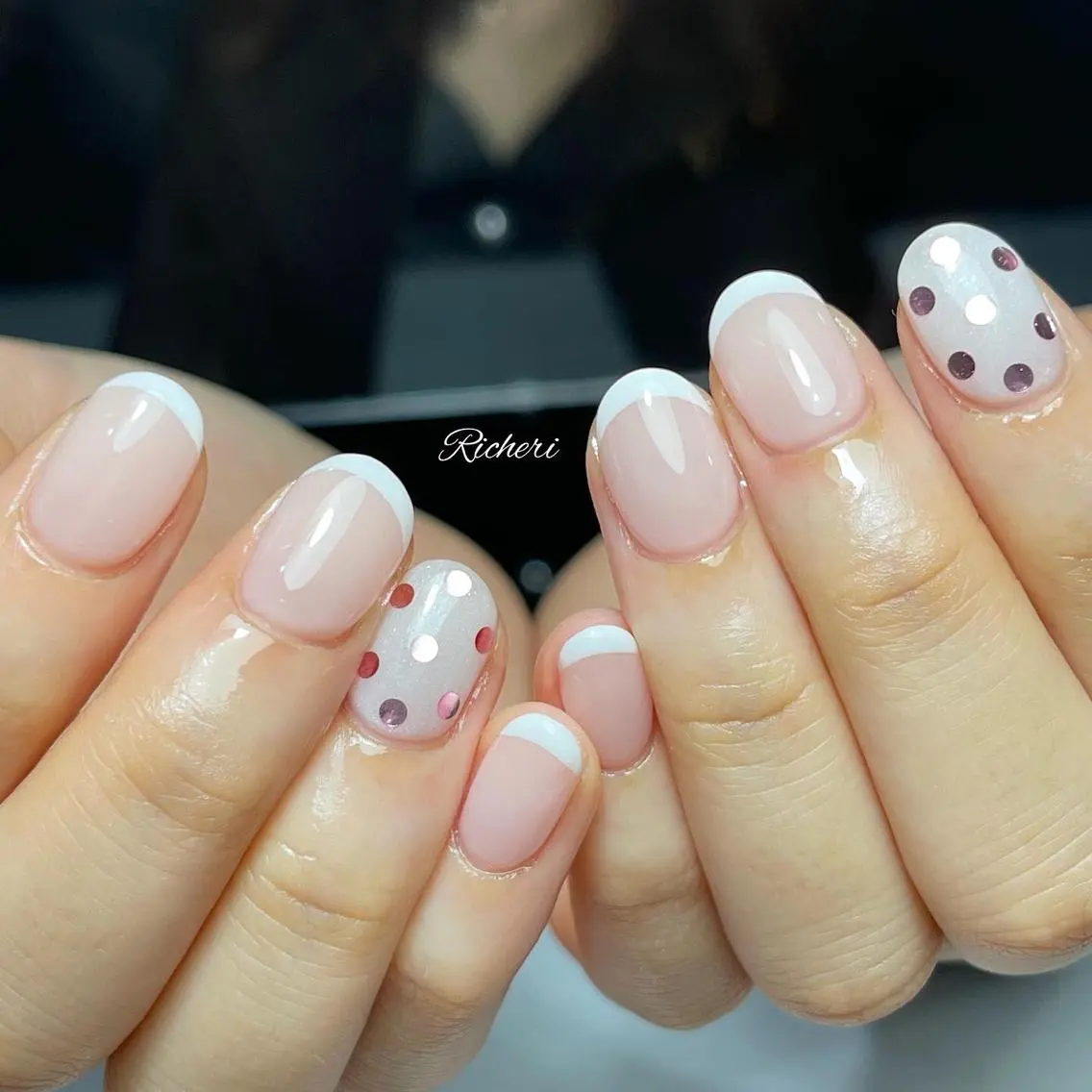 ミディアム ネイル 韓国風ヘア アートネイル ドット フラワーネイル フレンチネイル richeri beautyのネイルデザイン