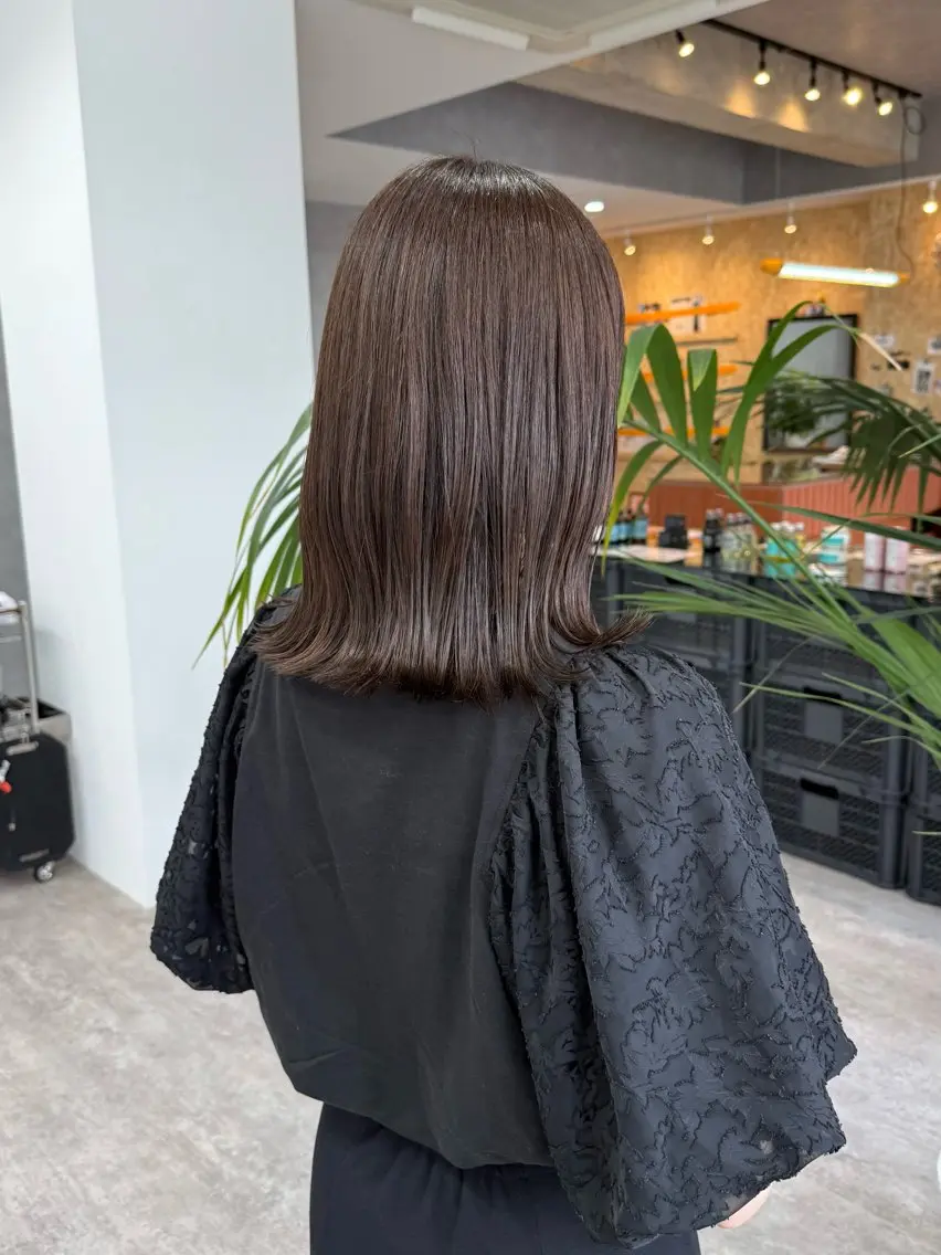 ミディアム カラー ブラウンカラー オリーブブラウン カット ヘアカラー トリートメント azumi/グレー ジュ/オリーブ/縮毛のヘアスタイル