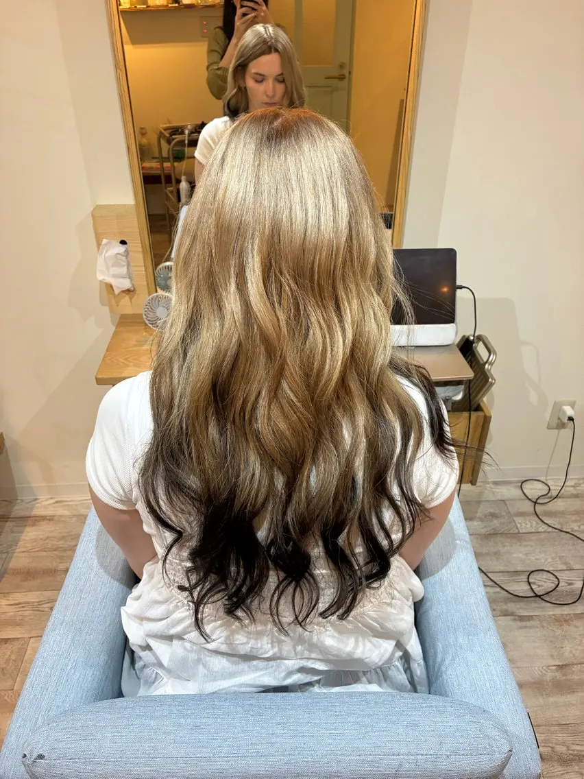 ロング カラー ブロンド グラデーションカラー ハイライトカラー ハイライト ヘアカラー 席数2席プライベート /マンツーマンサロンのヘアスタイル