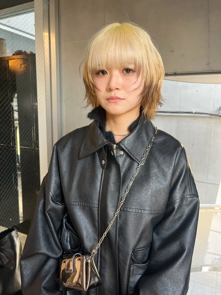 ショート カラー ベージュカラー ミルクティーベージュ ヘアカラー トリートメント ミルクティーベージュ ブリーチ 店長 清水のヘアスタイル