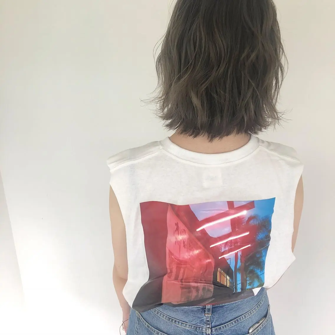 ミディアム アッシュ 梅田 千亜希のヘアスタイル