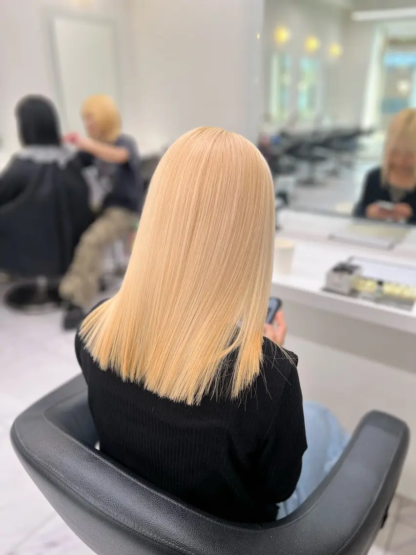 セミロング カラー ヘアアレンジ カット ヘアカラー トリートメント ヘッドスパ ヘアセット 💍透明感×韓流ハイ トーン💍RYUTAのヘアスタイル