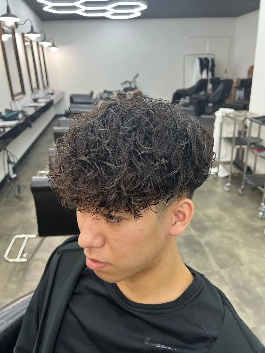 パーマ メンズ メンズパーマ スペインカール メンズ特化美容師 龍輝🔥のヘアスタイル