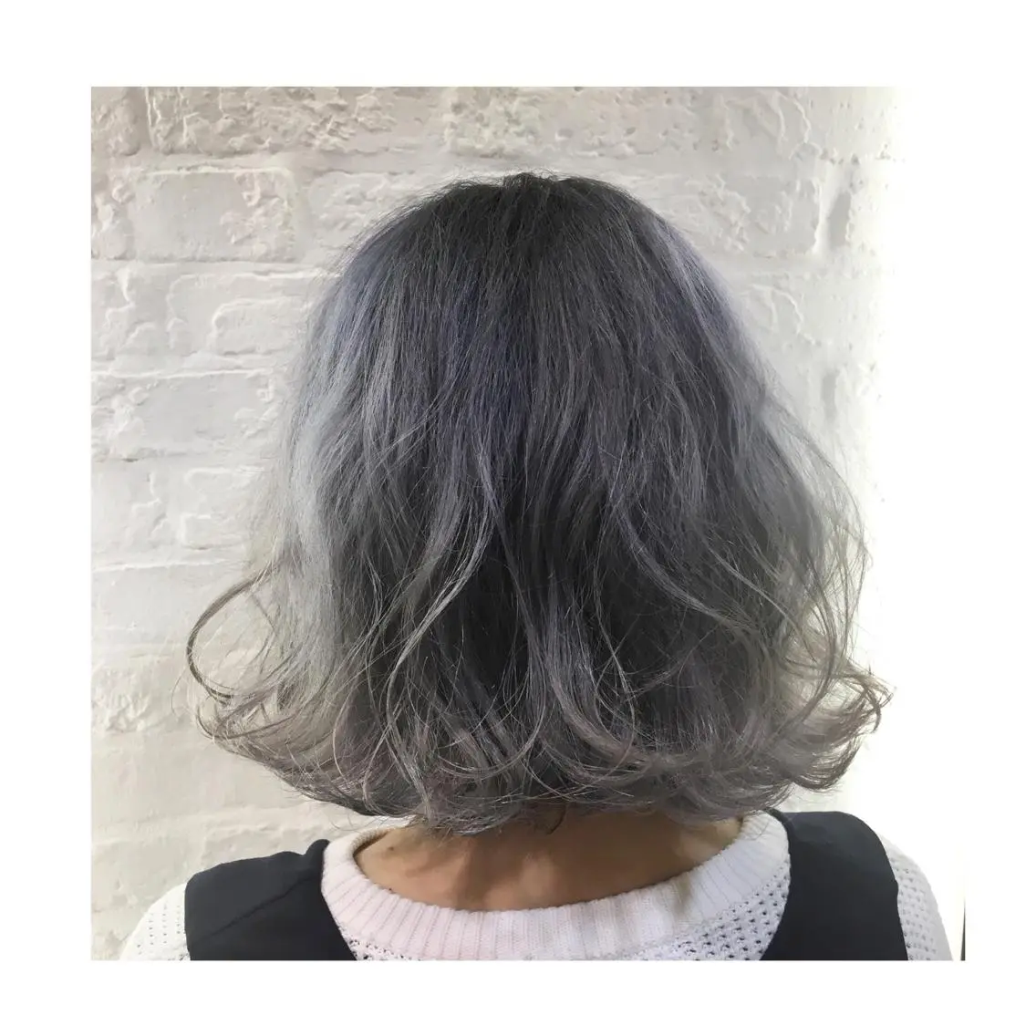 ミディアム カラー 切りっぱなしボブ グラデーションカラー グレージュ イルミナカラー ボブ 加藤 あやみのヘアスタイル