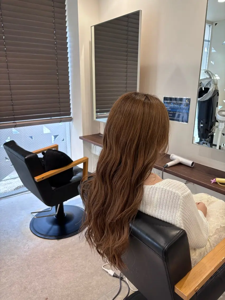 ロング ヘアカラー 真鍋 月音のヘアスタイル