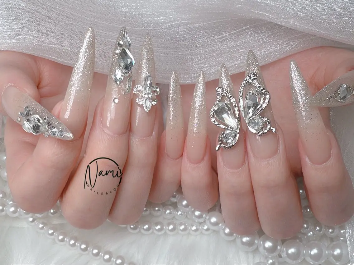 ネイル 長さ出し ガーリー 韓国ネイル ロングネイル 持ち込み ハンドネイル Nami nail salonのネイルデザイン