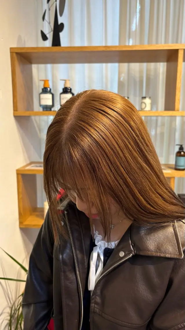 ロング カラー mina / 透明感ベージュカラーのヘアスタイル