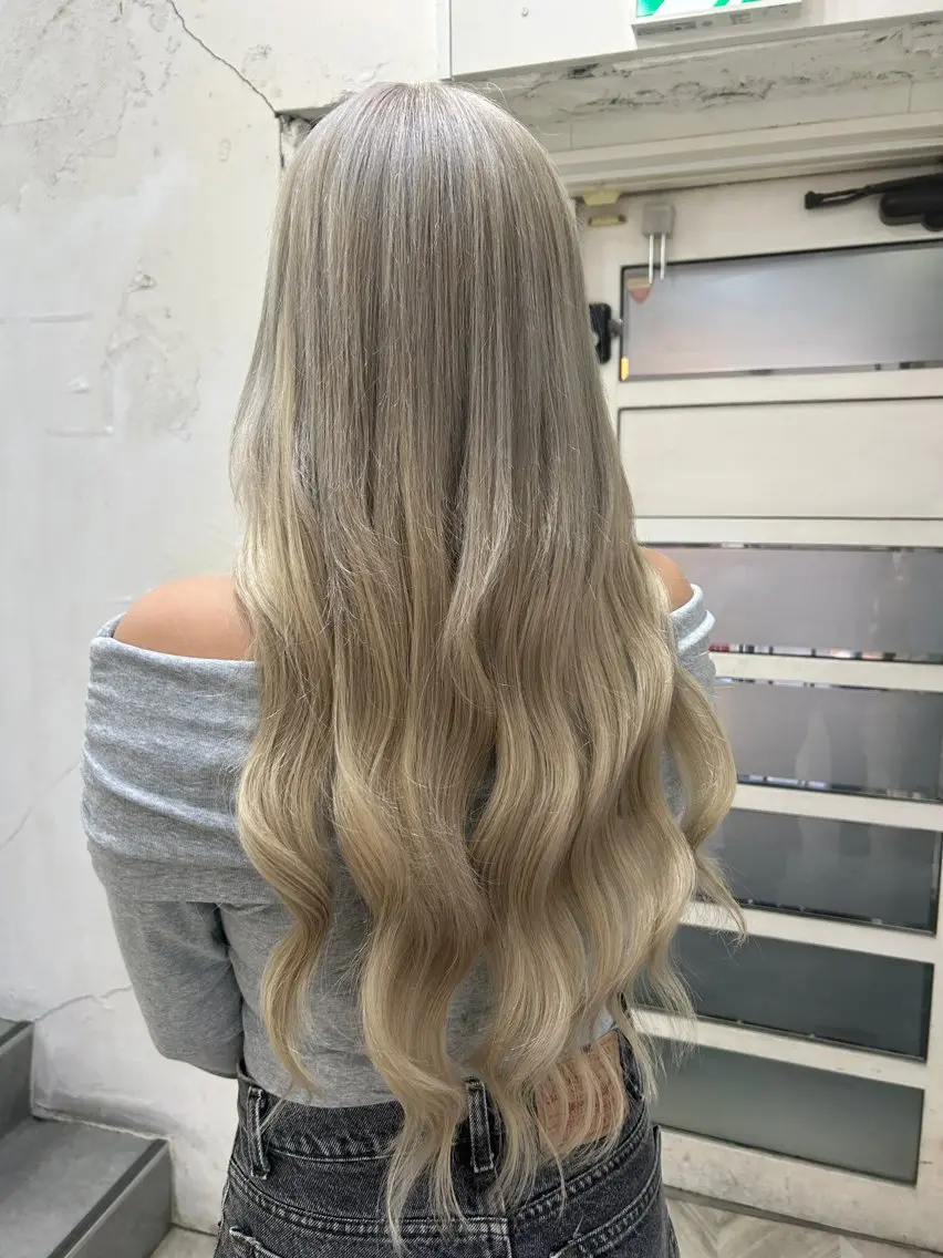ロング カラー シールエクステ ベージュカラー ダブルカラー ハイトーンカラー ミルクティーベージュ カット ヘアカラー トリートメント エクステ ヘアセット レイヤー/エクステ alpha下妻のヘアスタイル