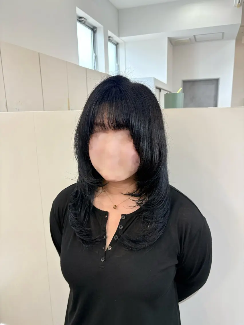 ミディアム ミディアムレイヤー レイヤーカット 透明感color あやののヘアスタイル