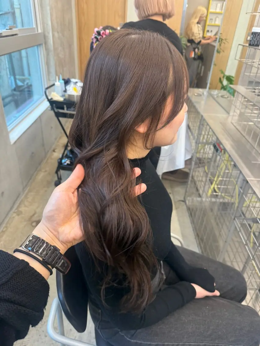 ロング カラー ロングレイヤー アッシュ ベージュカラー ブリーチ 透明感カラー カット ヘアカラー トリートメント 誰より丁寧なカット/ 小林輝/レイヤーのヘアスタイル