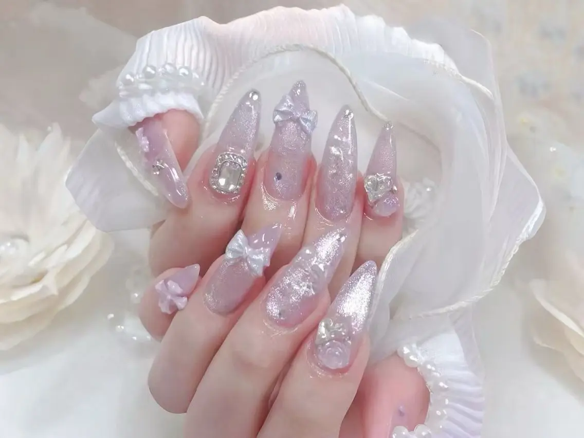 ネイル H1 NAIL エミのネイルデザイン