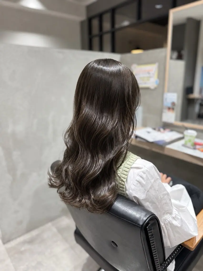 ロング ヘアカラー 佐藤 佳月のヘアスタイル